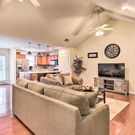 Home With Community Pool - 2 Miles To The Island! Pigeon Forge Exterior foto