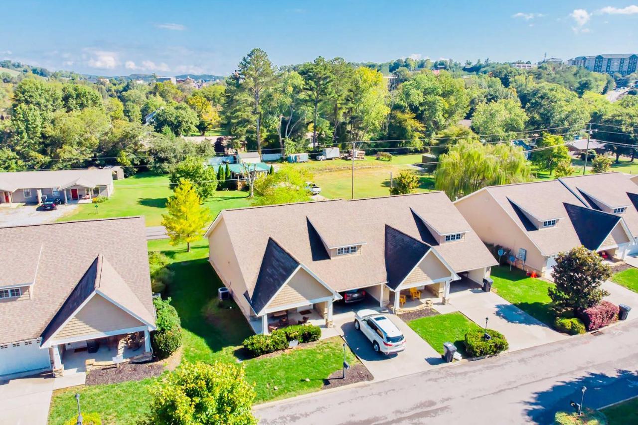 Home With Community Pool - 2 Miles To The Island! Pigeon Forge Exterior foto