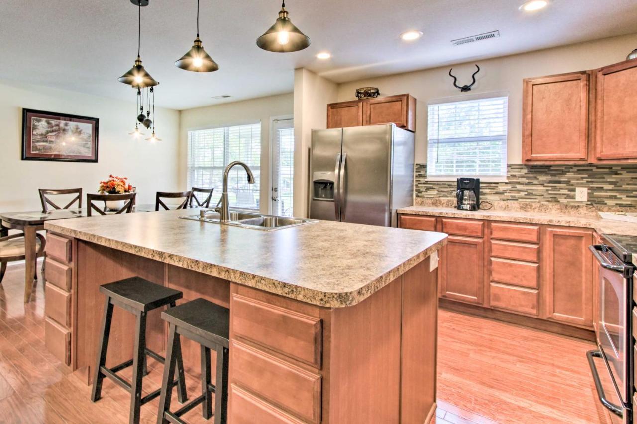 Home With Community Pool - 2 Miles To The Island! Pigeon Forge Exterior foto